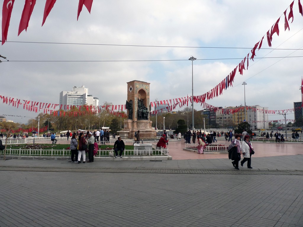 Taksim-Platz und das Denkmal der Republik
