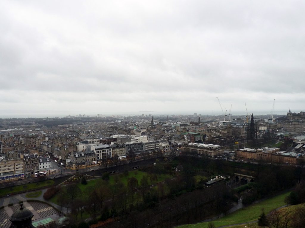 Die Princess Street vom Edinburgh Castle ausgesehen