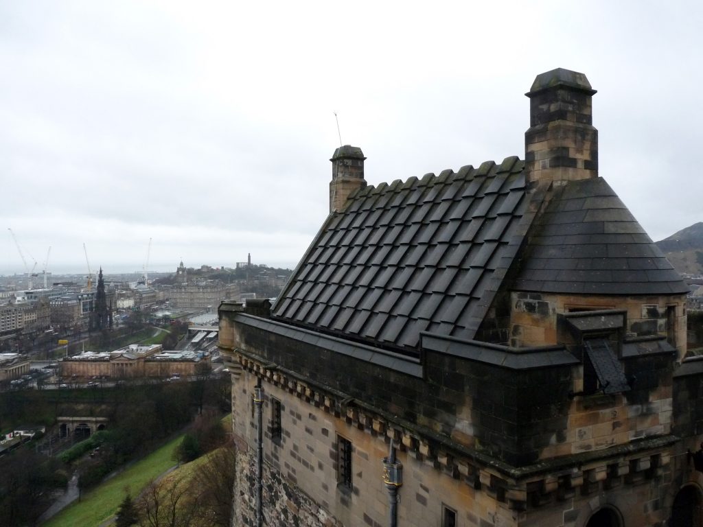 Der Blick vom Edinburgh Castle auf den Calton Hill